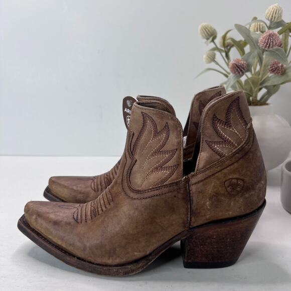 Ariat Hazel Western Boots Naturally Distressed Snip Toe Brown Womens 6.5B NWOB - Picture 1 of 9
